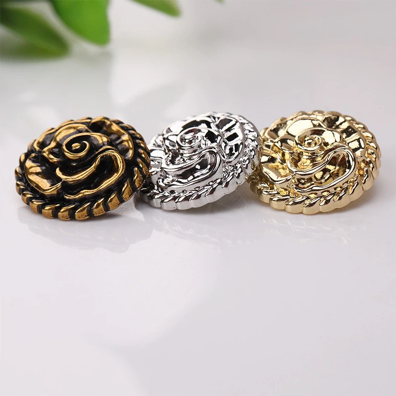 Flower-shaped Hand-stitched Button